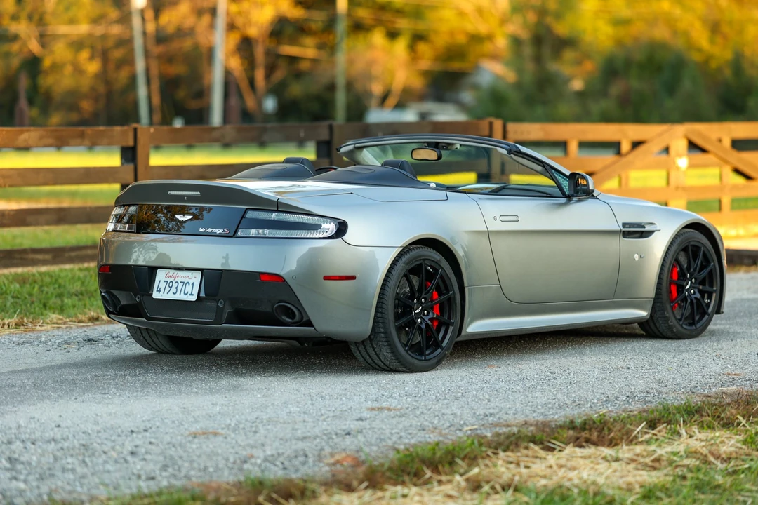 2015 Aston Martin V12 Vantage (2010-2018) - Image 27 of 31