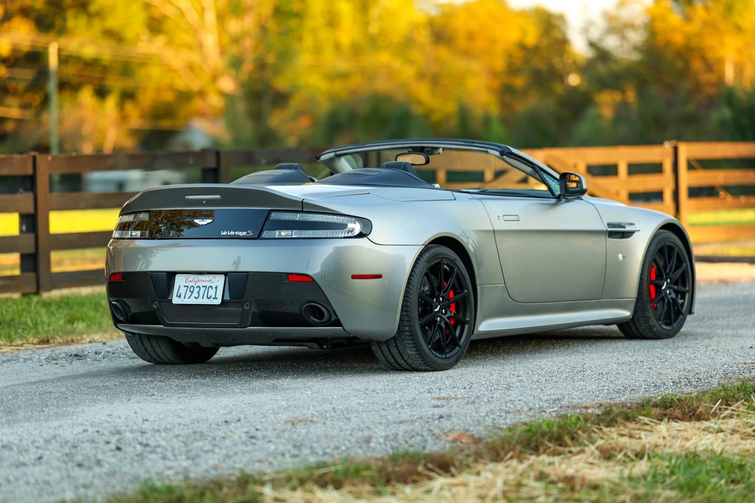 2015 Aston Martin V12 Vantage (2010-2018) - Image 25 of 31