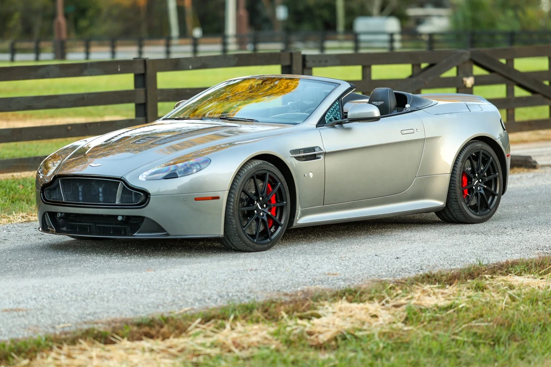 2015 Aston Martin V12 Vantage (2010-2018) - Image 2 of 31