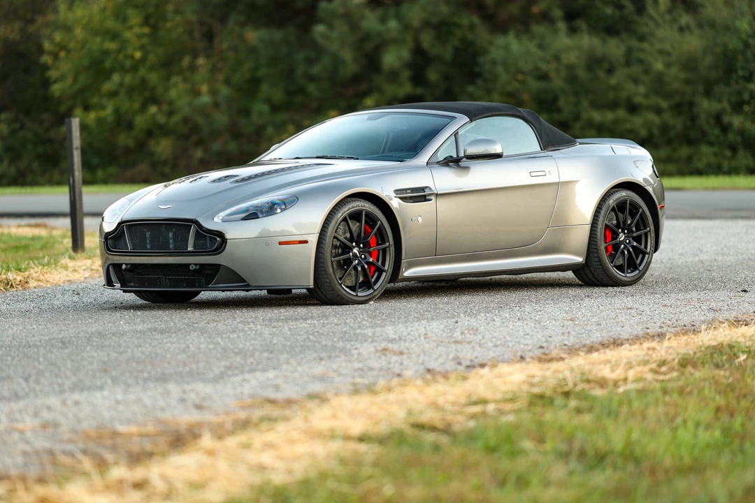 2015 Aston Martin V12 Vantage (2010-2018) - Image 3 of 31