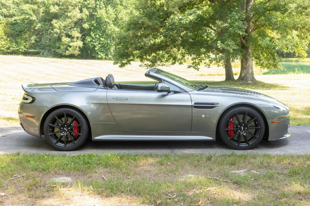 2015 Aston Martin Vantage - Image 9 of 31