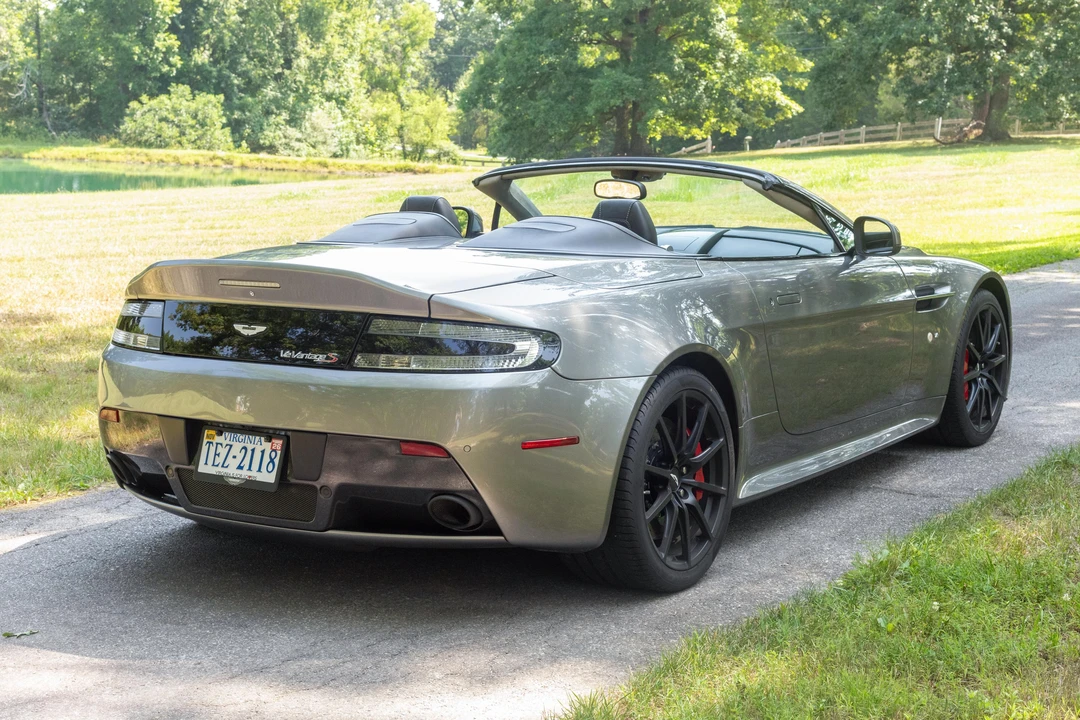 2015 Aston Martin Vantage - Image 4 of 31