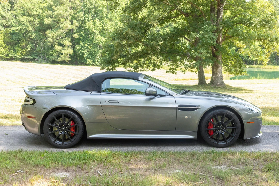 2015 Aston Martin Vantage - Image 16 of 31