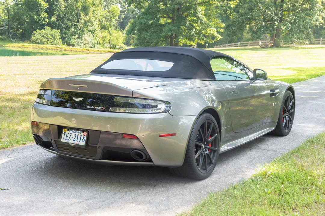 2015 Aston Martin Vantage - Image 15 of 31