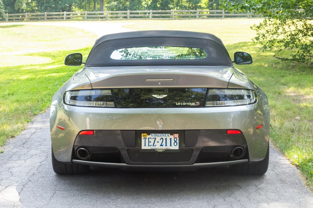 2015 Aston Martin Vantage - Image 14 of 31