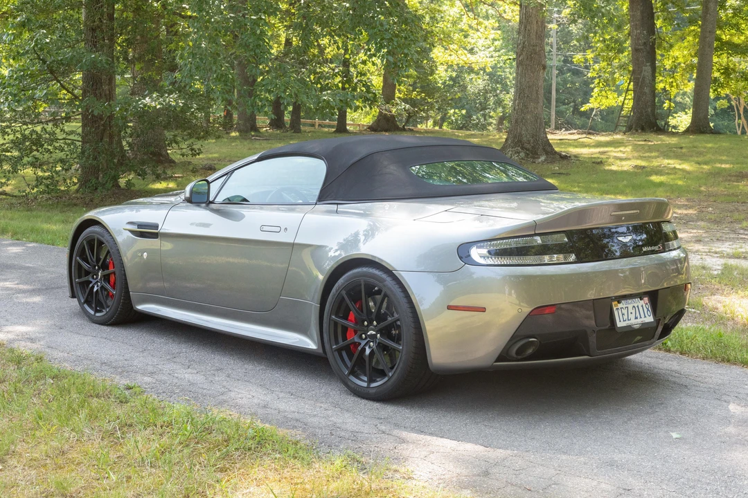 2015 Aston Martin Vantage - Image 13 of 31