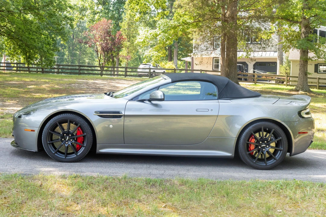 2015 Aston Martin Vantage - Image 12 of 31
