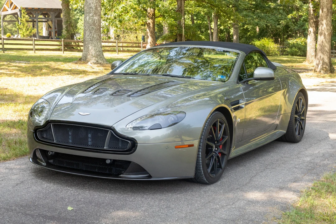 2015 Aston Martin Vantage - Image 11 of 31