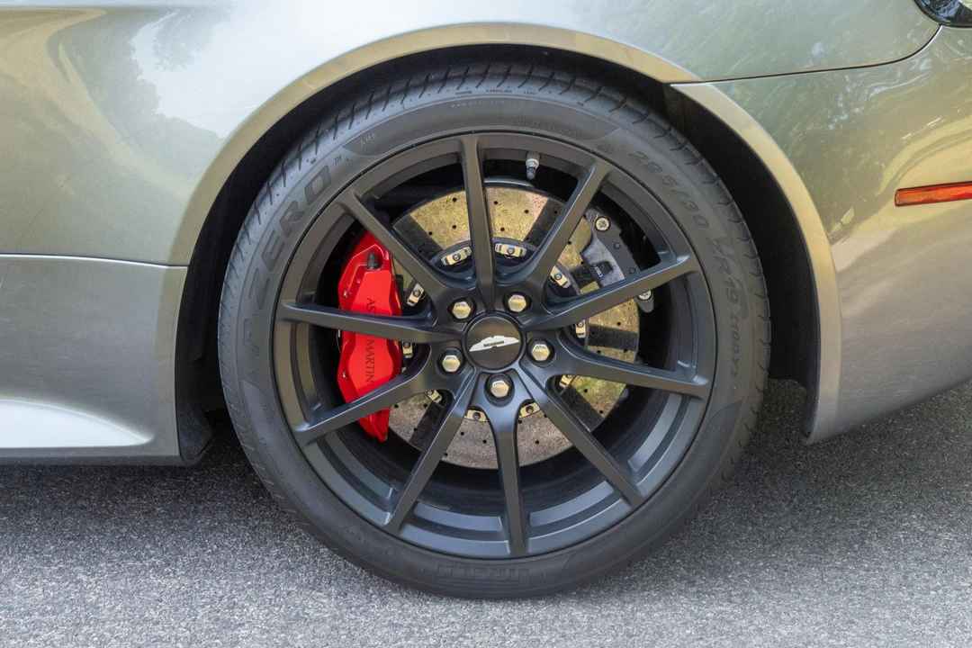2015 Aston Martin Vantage - Image 30 of 31