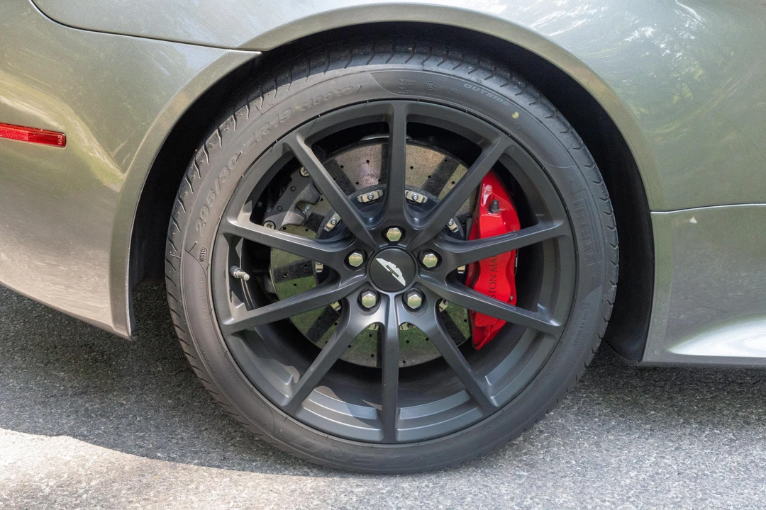 2015 Aston Martin Vantage - Image 31 of 31