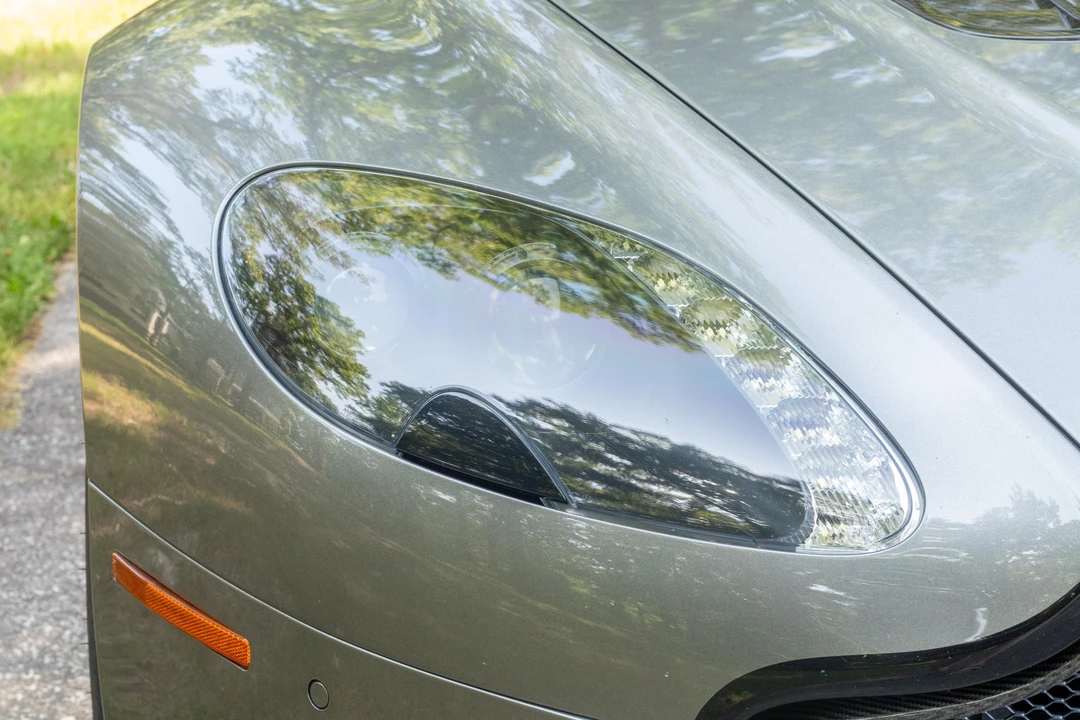2015 Aston Martin Vantage - Image 19 of 31