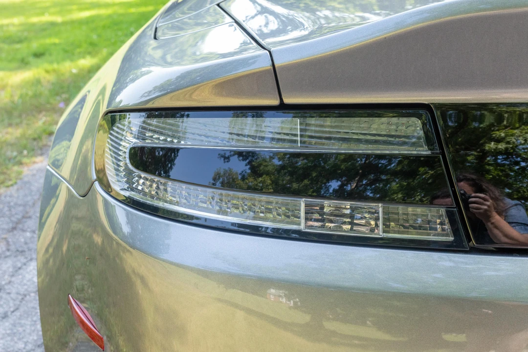 2015 Aston Martin Vantage - Image 24 of 31