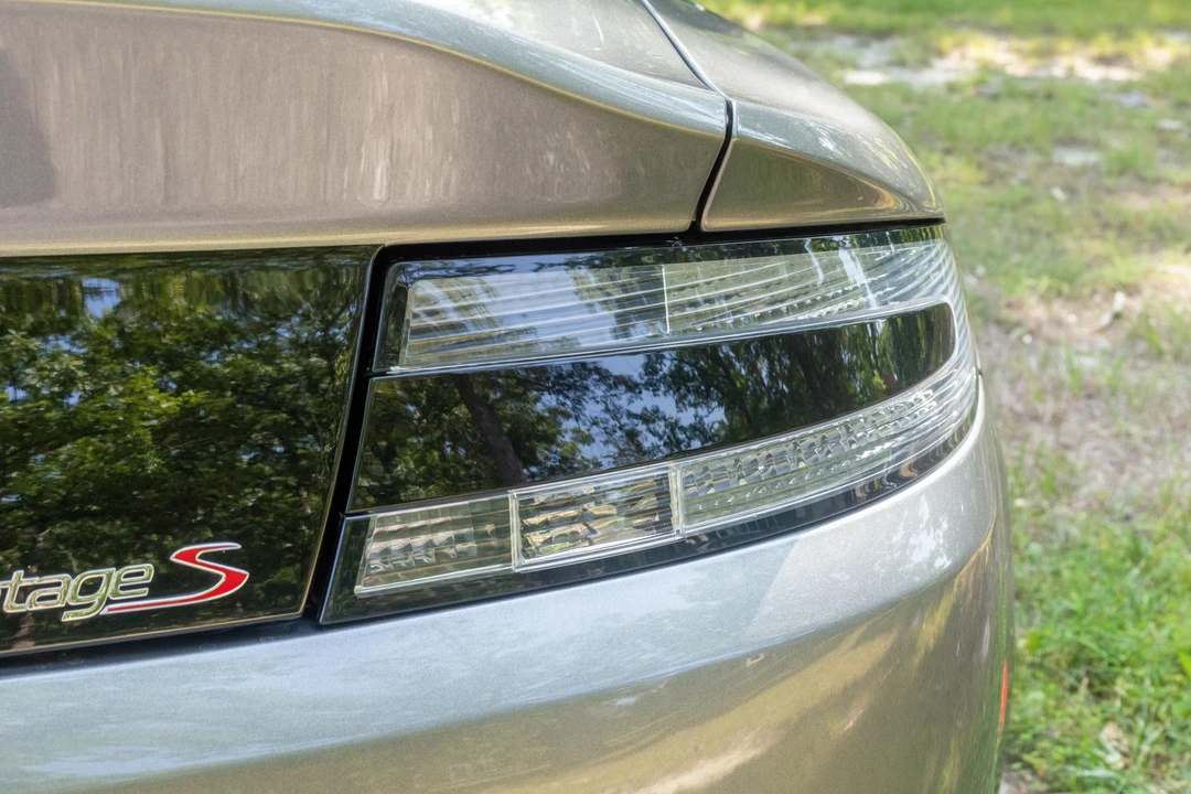 2015 Aston Martin Vantage - Image 25 of 31