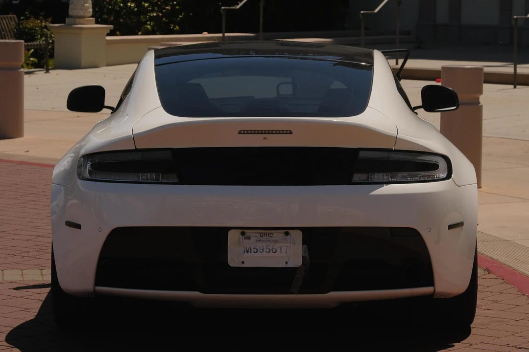 2015 Aston Martin V12 Vantage (2010-2018) - Image 5 of 18