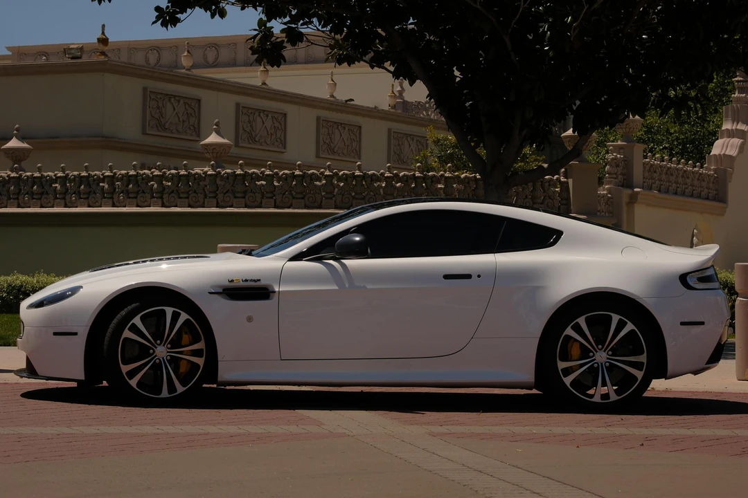 2015 Aston Martin V12 Vantage (2010-2018) - Image 3 of 18