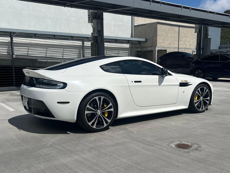 2015 Aston Martin V12 Vantage (2010-2018) - Image 10 of 18