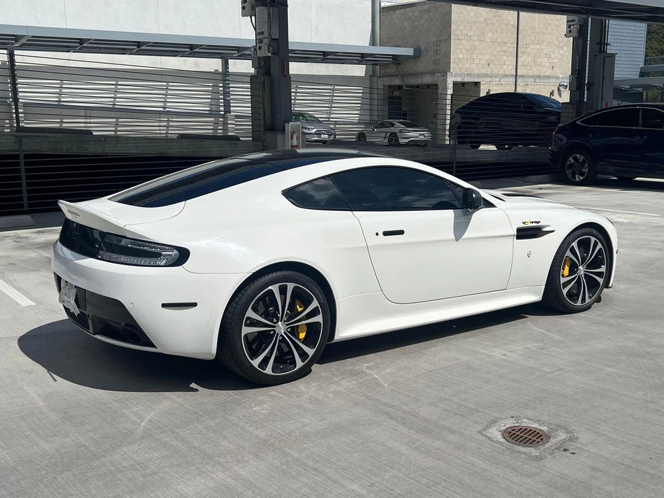 2015 Aston Martin V12 Vantage (2010-2018) - Image 9 of 18