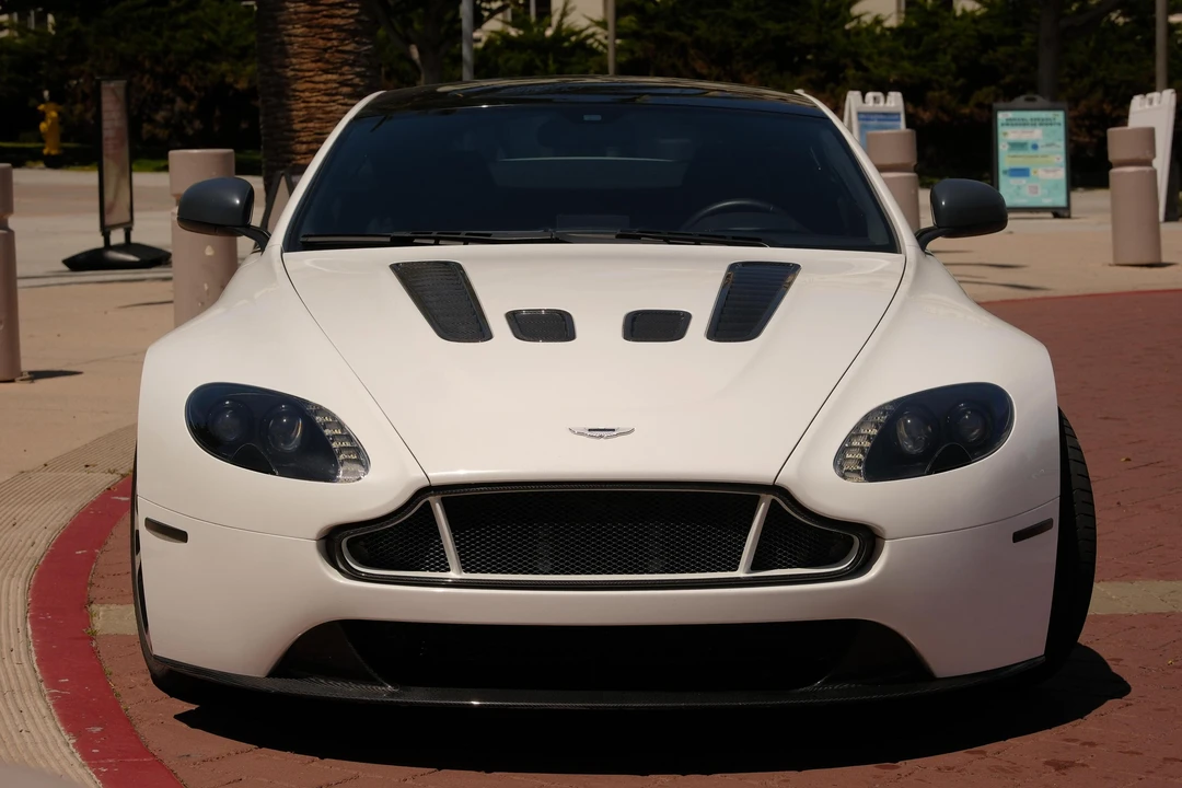 2015 Aston Martin V12 Vantage (2010-2018) - Image 2 of 18