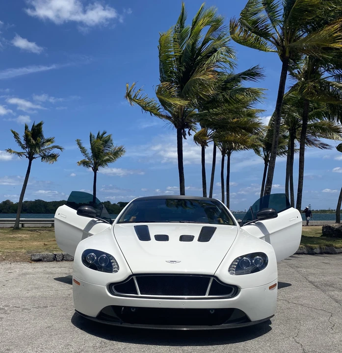 2015 Aston Martin V12 Vantage (2010-2018) - Image 4 of 31