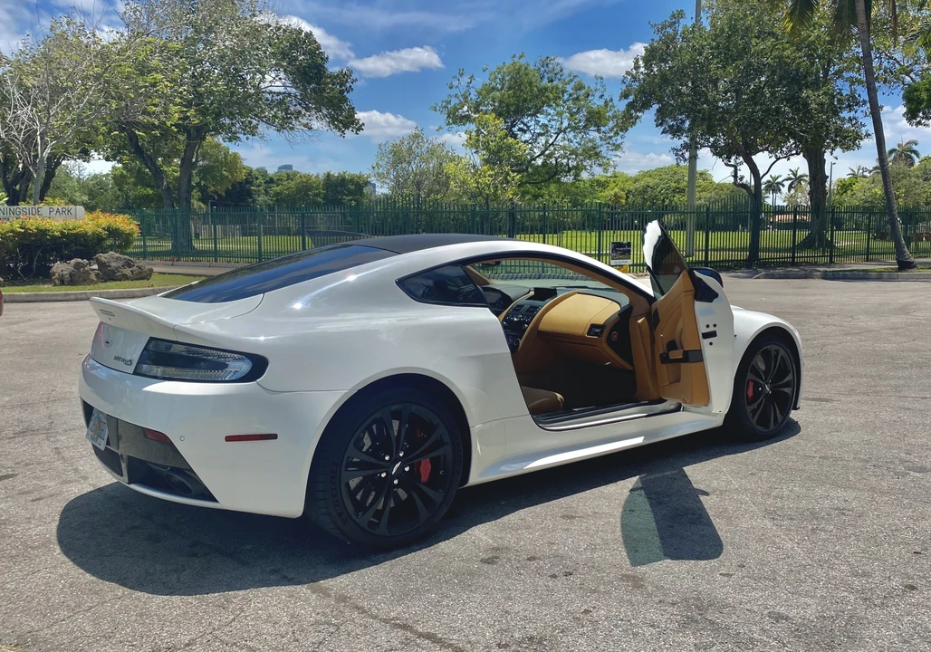 2015 Aston Martin V12 Vantage (2010-2018) - Image 10 of 31