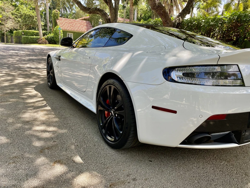 2015 Aston Martin V12 Vantage (2010-2018) - Image 12 of 31