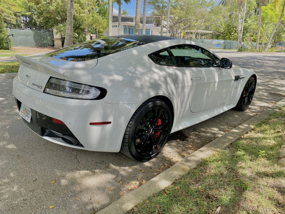 2015 Aston Martin V12 Vantage (2010-2018) - Image 9 of 31