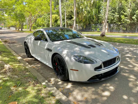 2015 Aston Martin V12 Vantage (2010-2018) - Image 2 of 31