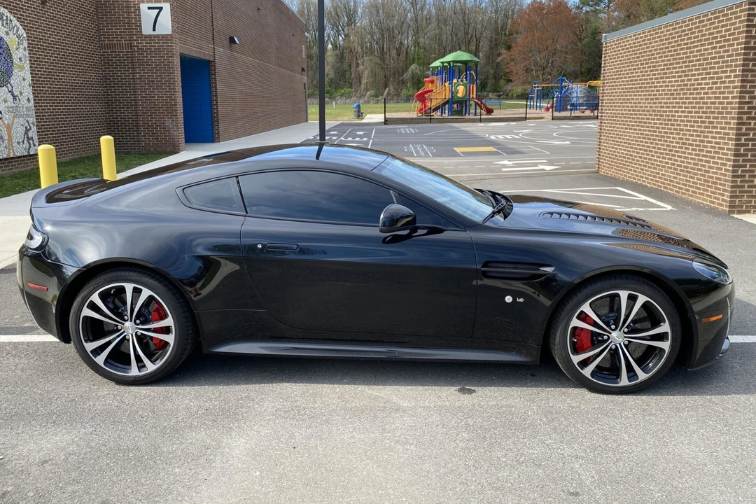 2015 Aston Martin V12 Vantage (2010-2018) - Image 8 of 31