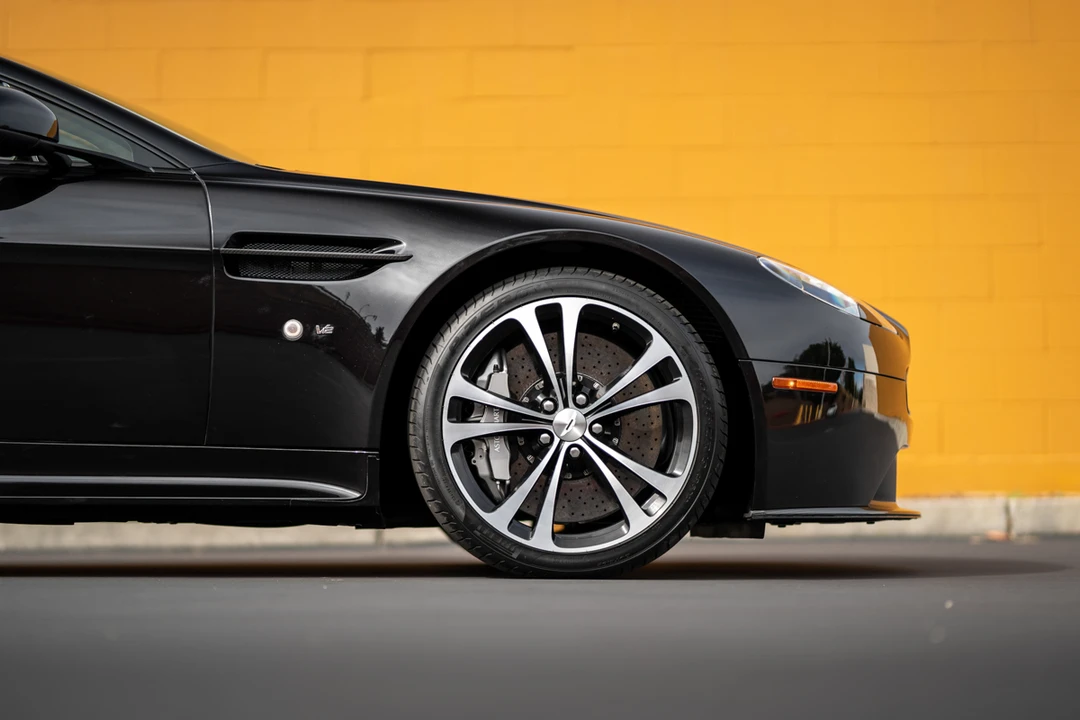 2015 Aston Martin V12 Vantage (2010-2018) - Image 19 of 31