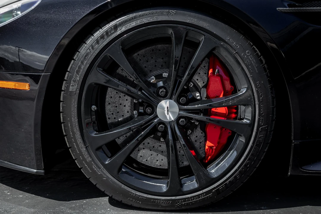 2015 Aston Martin V12 Vantage (2010-2018) - Image 27 of 31