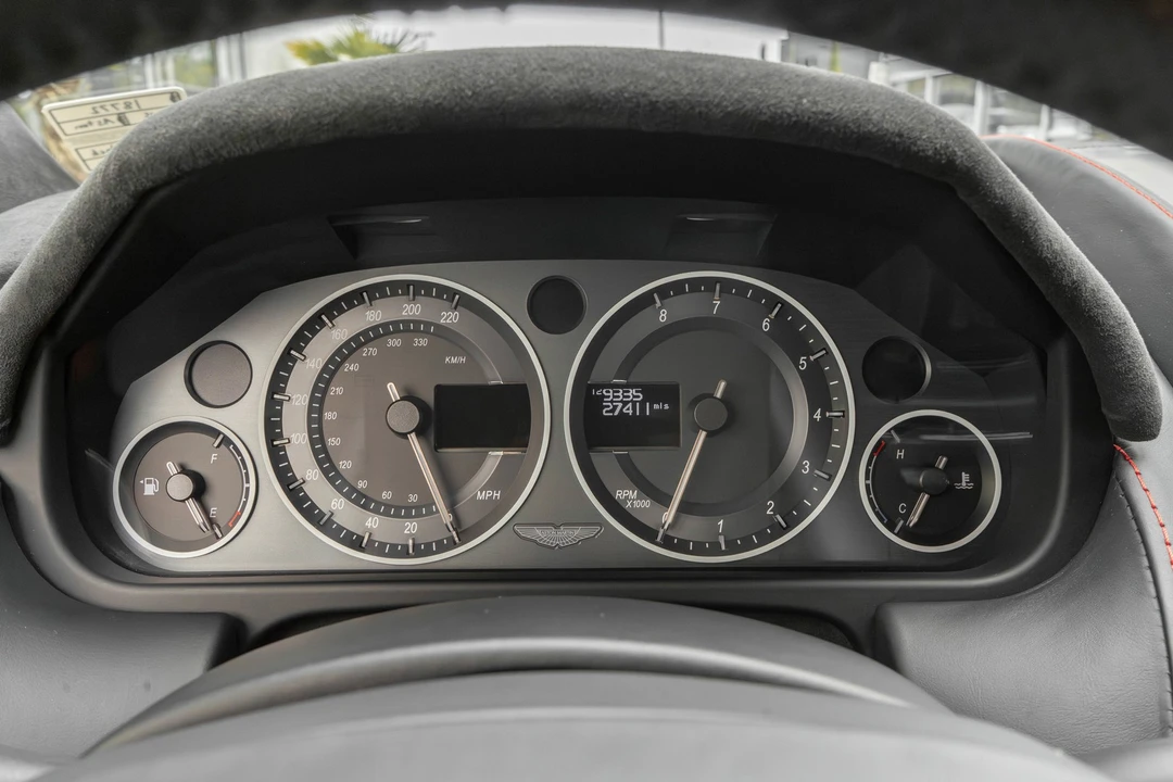 2015 Aston Martin - Image 4 of 31