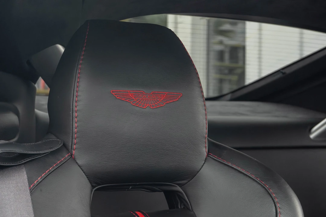 2015 Aston Martin - Image 28 of 31