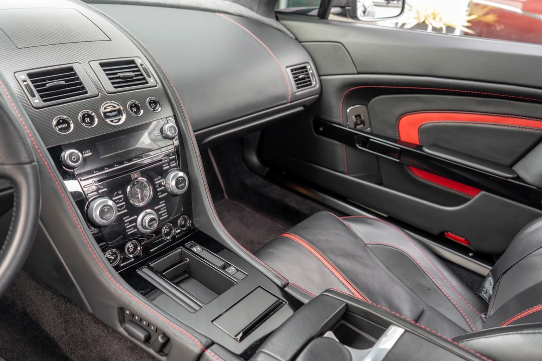 2015 Aston Martin - Image 8 of 31