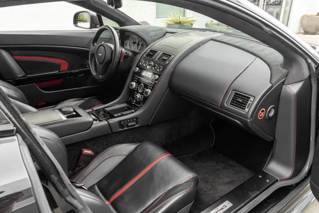 2015 Aston Martin - Image 27 of 31