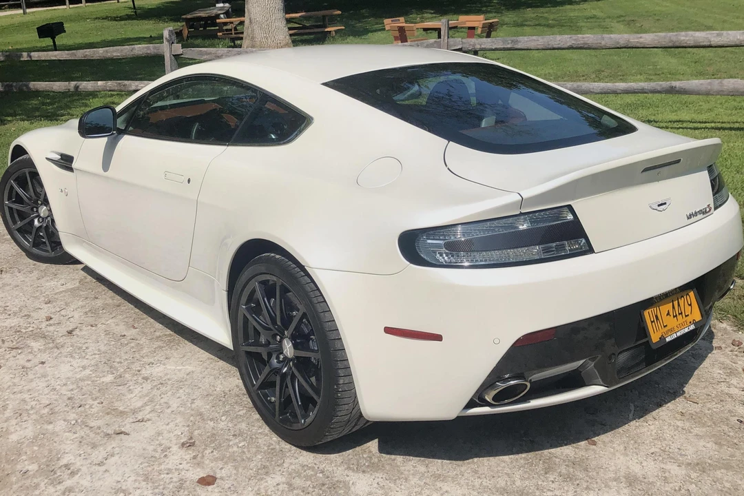 2015 Aston Martin V12 Vantage (2010-2018) - Image 4 of 31