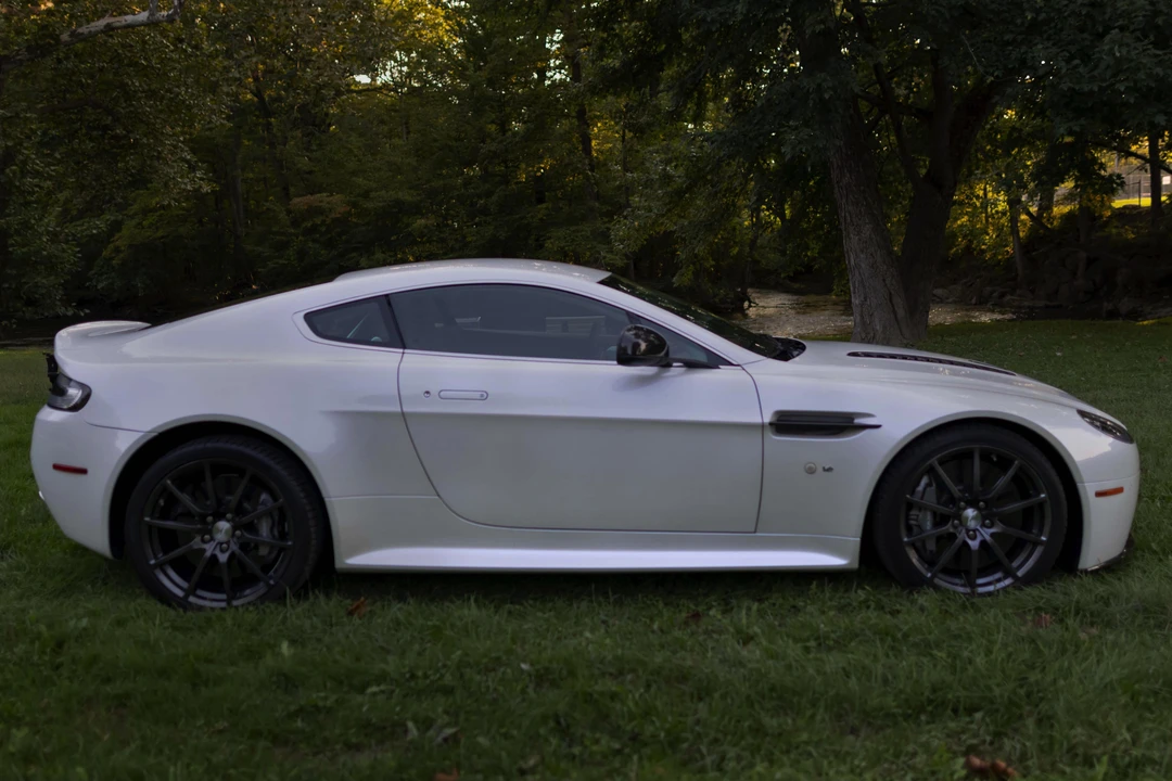 2015 Aston Martin V12 Vantage (2010-2018) - Image 3 of 31