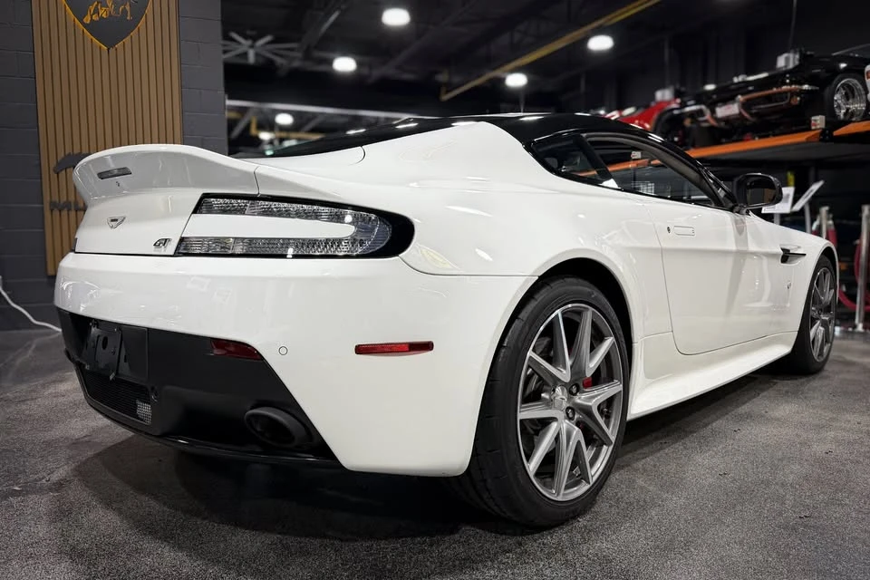 2015 Aston Martin - Image 2 of 9