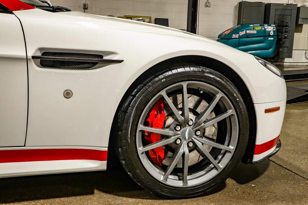 2015 Aston Martin V8 Vantage (2006-2017) - Image 29 of 31