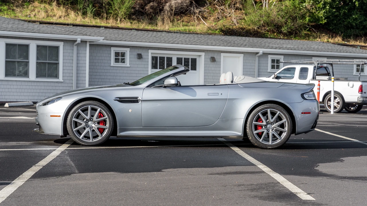 2015 Aston Martin V8 Vantage (2006-2017) - Image 9 of 31