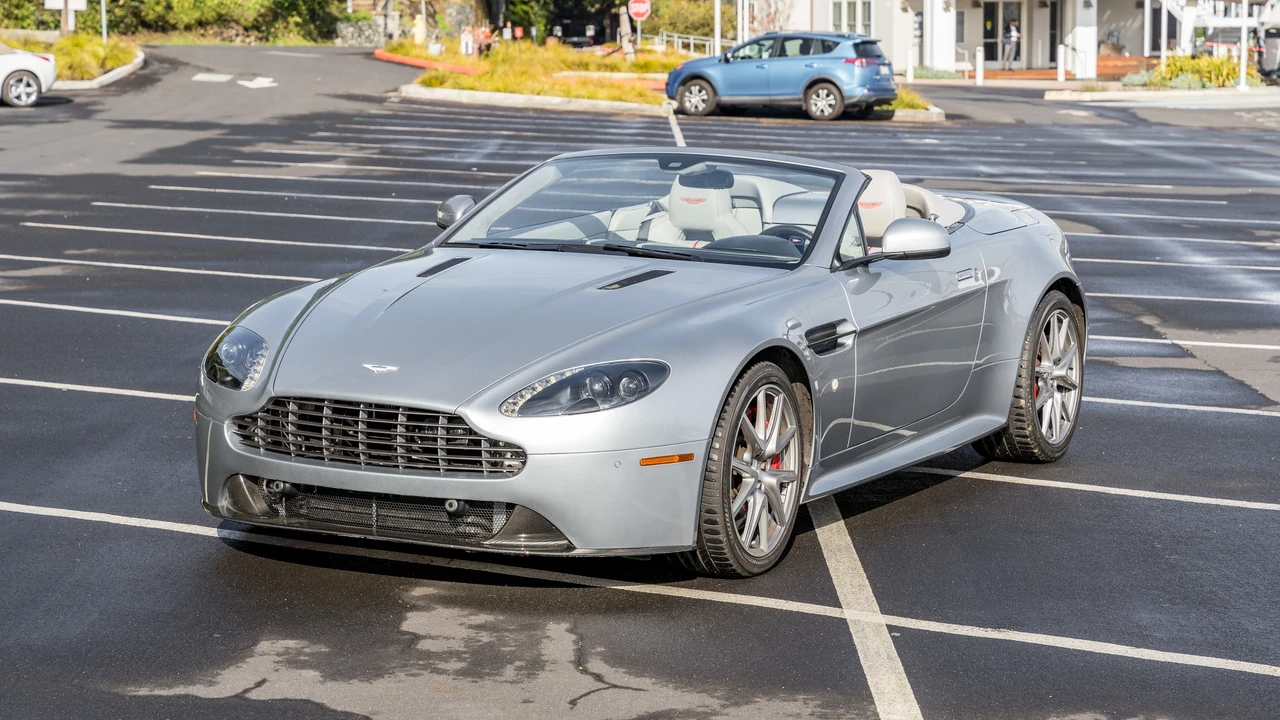 2015 Aston Martin V8 Vantage (2006-2017) - Image 2 of 31