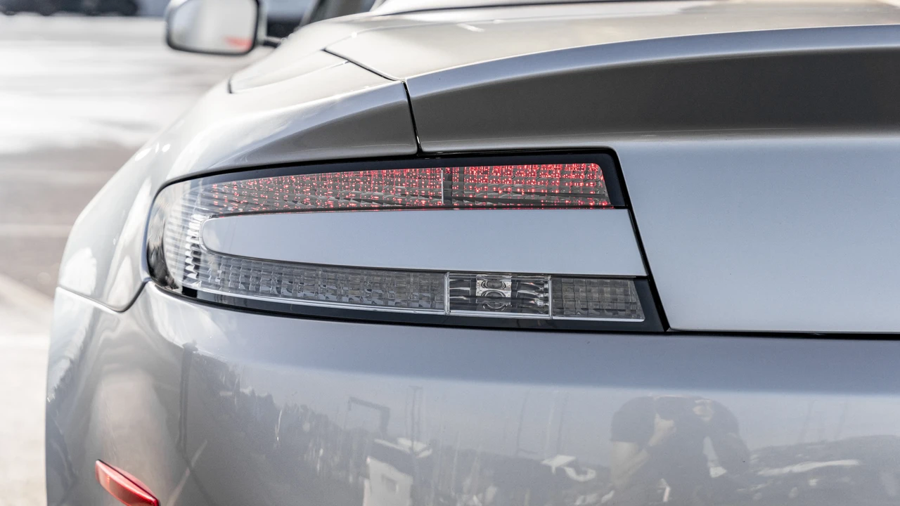 2015 Aston Martin V8 Vantage (2006-2017) - Image 17 of 31