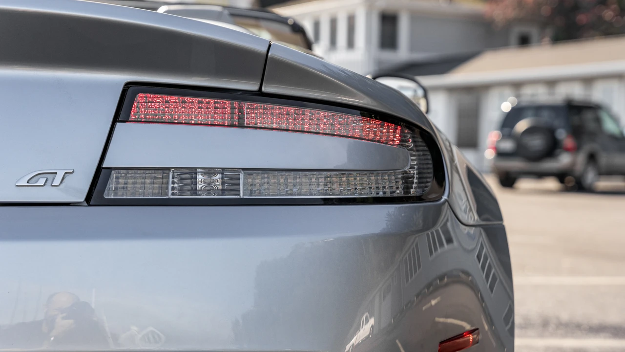 2015 Aston Martin V8 Vantage (2006-2017) - Image 18 of 31