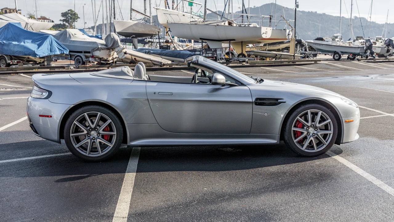 2015 Aston Martin V8 Vantage (2006-2017) - Image 5 of 31
