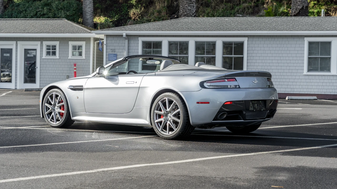 2015 Aston Martin V8 Vantage (2006-2017) - Image 11 of 31