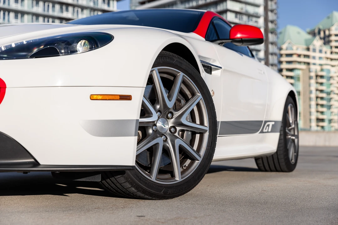 2015 Aston Martin V8 Vantage (2006-2017) - Image 5 of 31