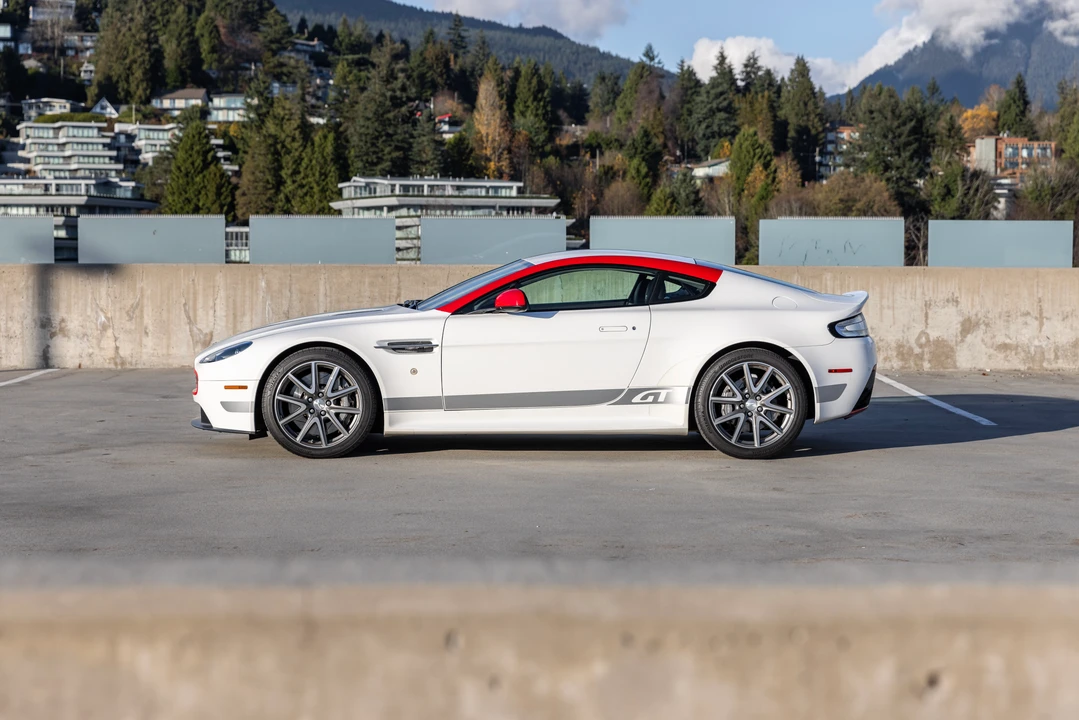 2015 Aston Martin V8 Vantage (2006-2017) - Image 30 of 31