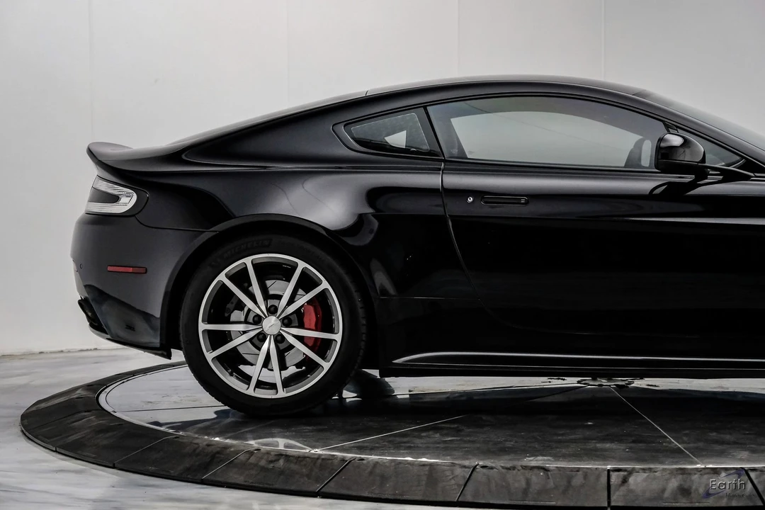 2015 Aston Martin Vantage - Image 25 of 31