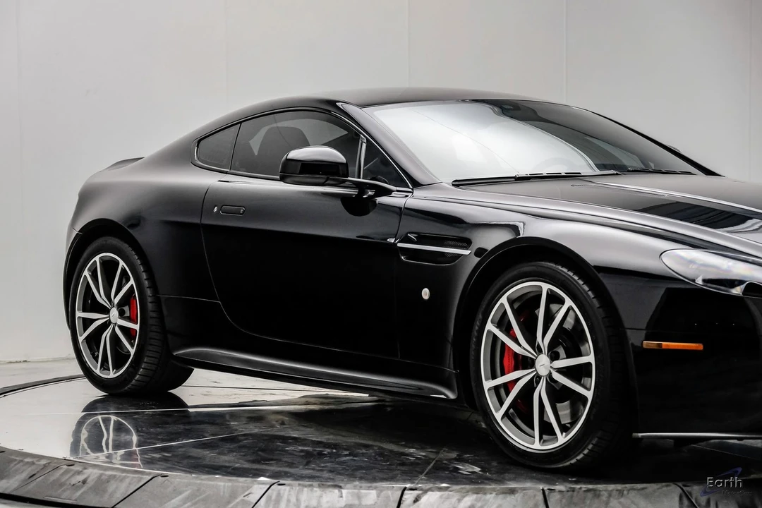 2015 Aston Martin Vantage - Image 30 of 31