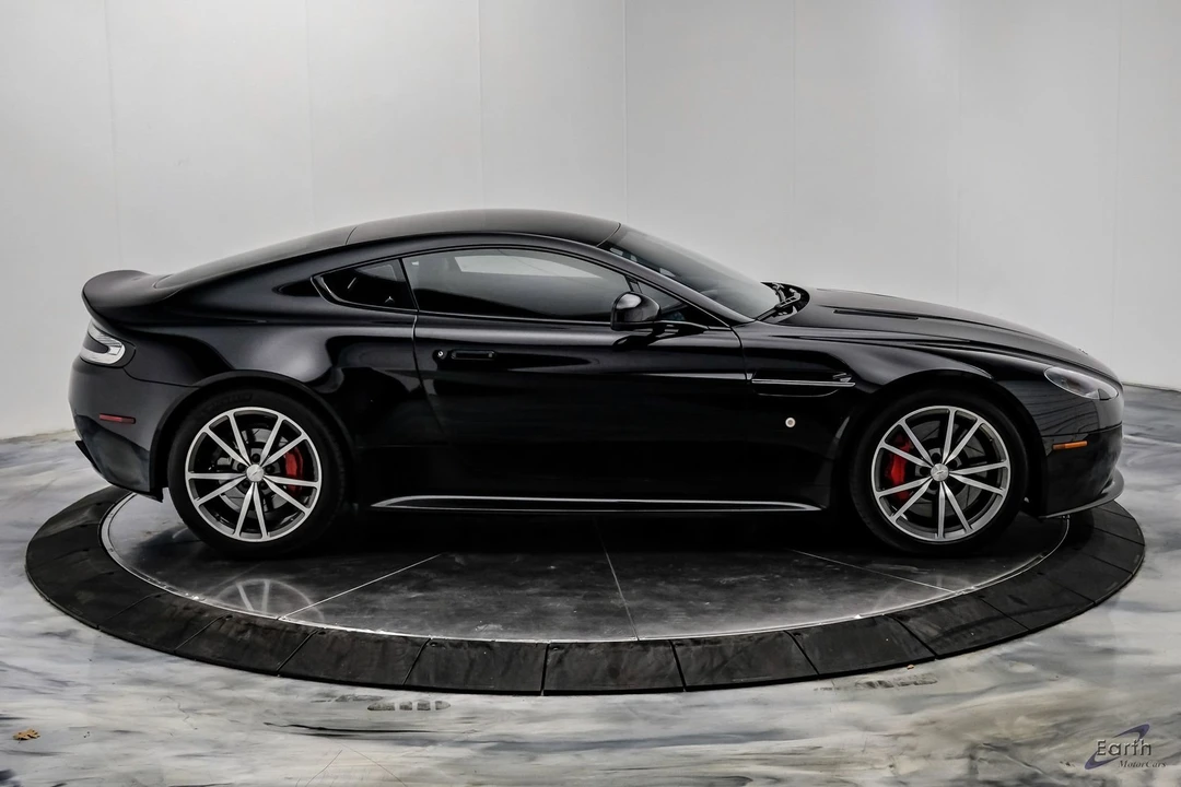 2015 Aston Martin Vantage - Image 24 of 31