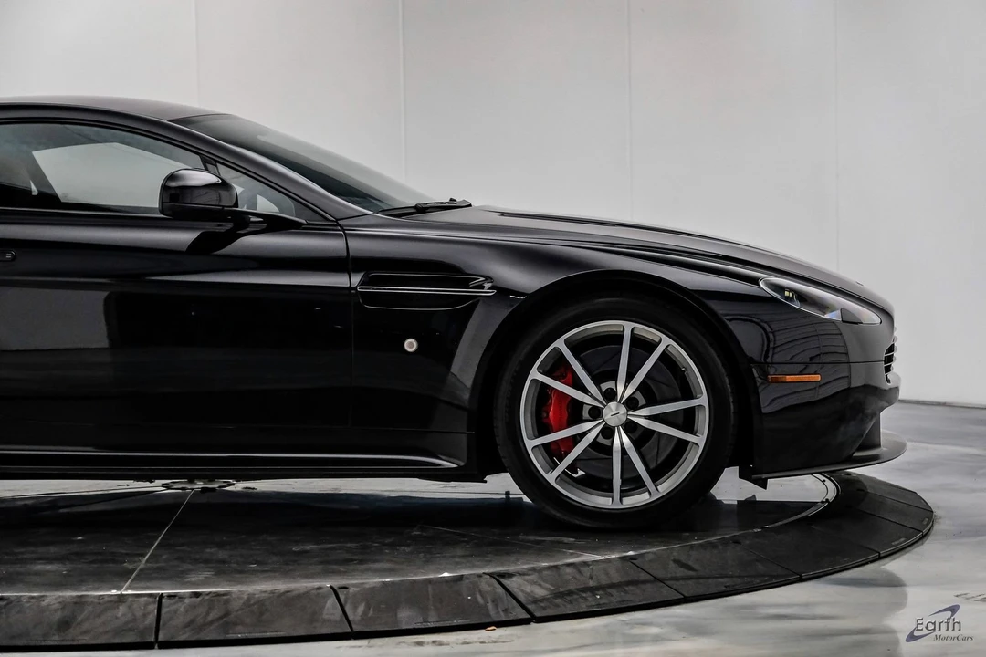 2015 Aston Martin Vantage - Image 26 of 31
